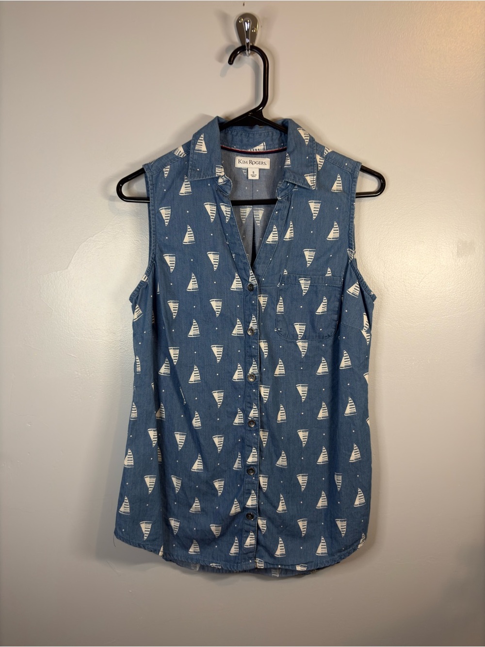 Kim Rogers Navy Chambray Sleeveless Button-Down with White Sailboat Print